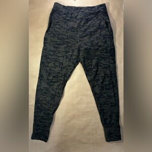 Alphalete Camo Performance Joggers Men’s L –Nylon Stretch Tapered Training Pants